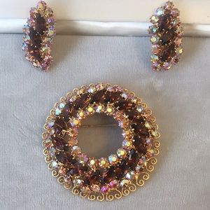 VINTAGE! GOLDTONE BROOCH/CLIP-ON EARRINGS SET